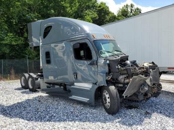  Salvage Freightliner Cascadia 1