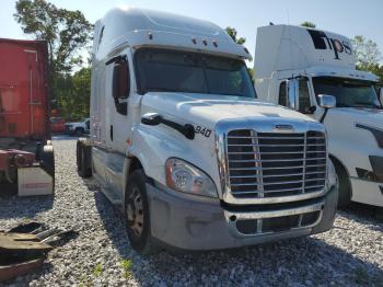  Salvage Freightliner Cascadia 1