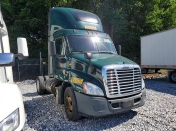  Salvage Freightliner Cascadia 1