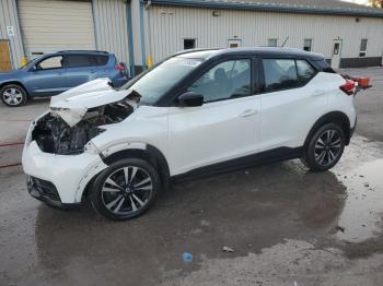  Salvage Nissan Kicks