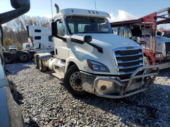  Salvage Freightliner Cascadia 1