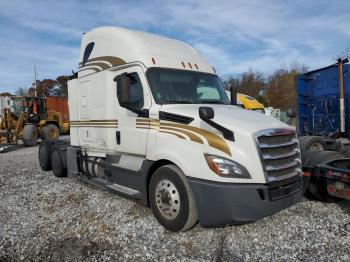  Salvage Freightliner Cascadia 1