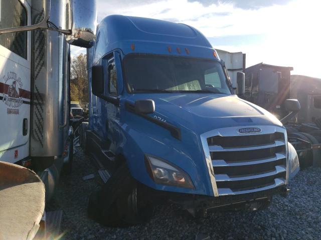  Salvage Freightliner Cascadia 1