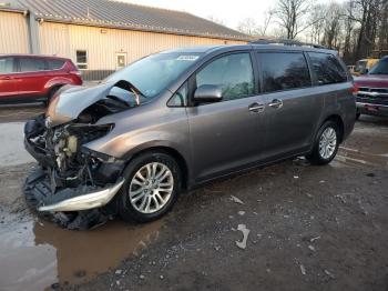  Salvage Toyota Sienna