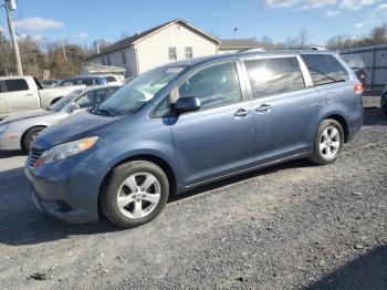  Salvage Toyota Sienna