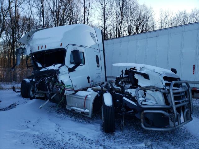  Salvage Freightliner Cascadia 1