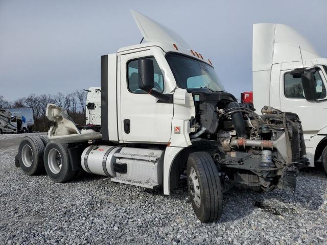  Salvage Freightliner Cascadia 1