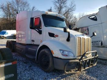  Salvage Peterbilt 579