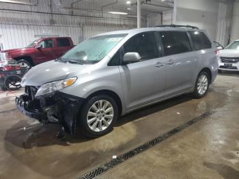  Salvage Toyota Sienna