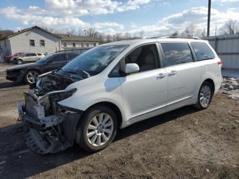  Salvage Toyota Sienna