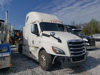  Salvage Freightliner Cascadia 1