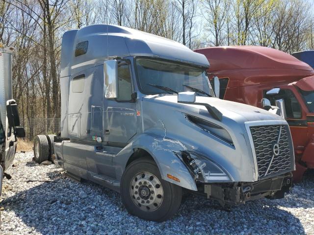  Salvage Volvo Vnl