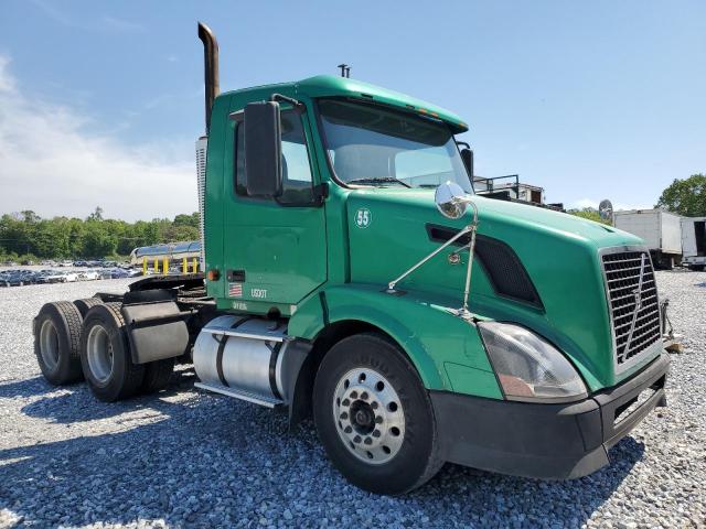  Salvage Volvo Vn