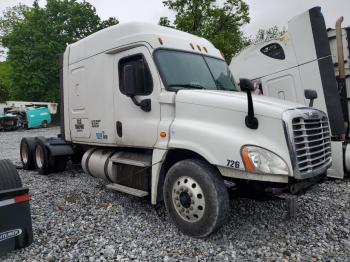  Salvage Freightliner Cascadia 1