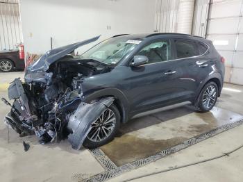  Salvage Hyundai TUCSON
