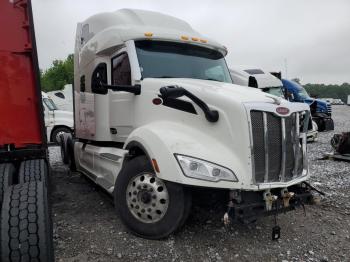 Salvage Peterbilt 579