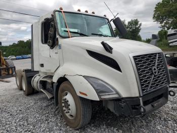  Salvage Volvo Vnl