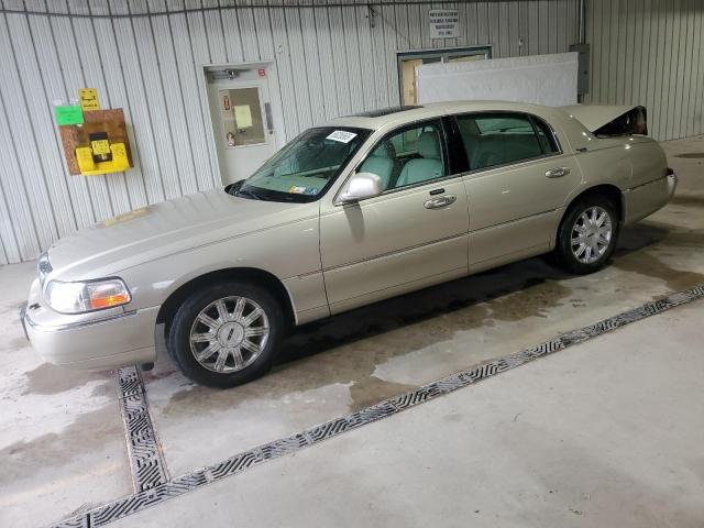  Salvage Lincoln Towncar