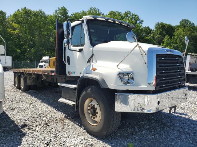  Salvage Freightliner 114sd