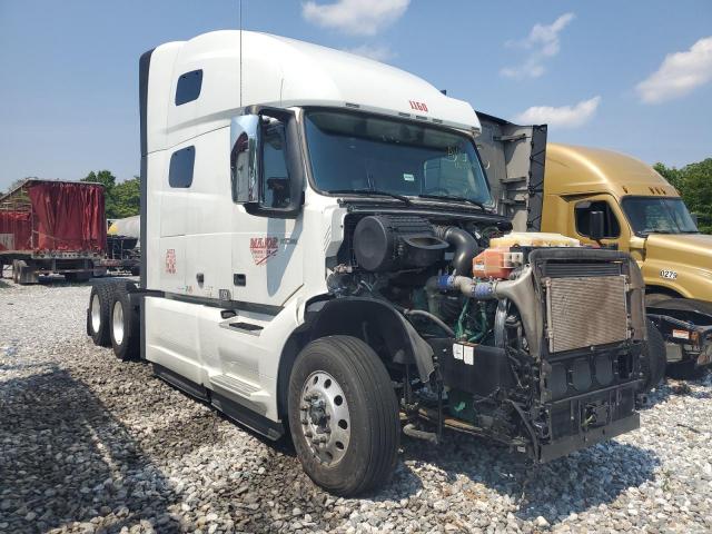  Salvage Volvo Vn