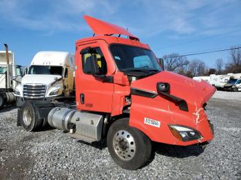  Salvage Freightliner Cascadia 1