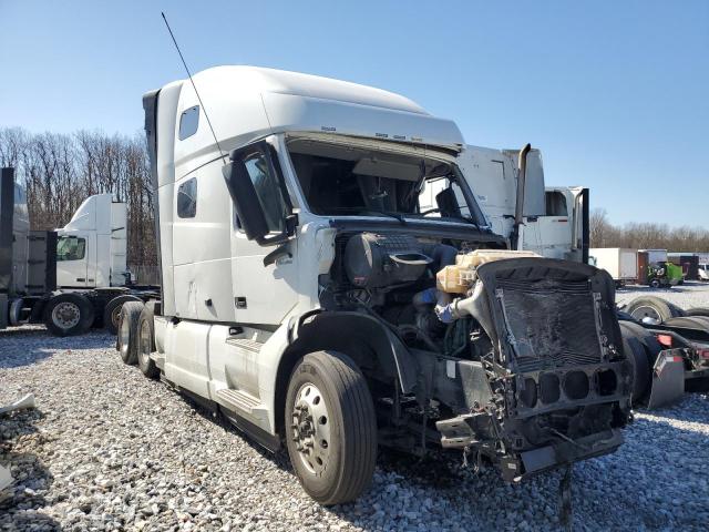  Salvage Volvo Vnl