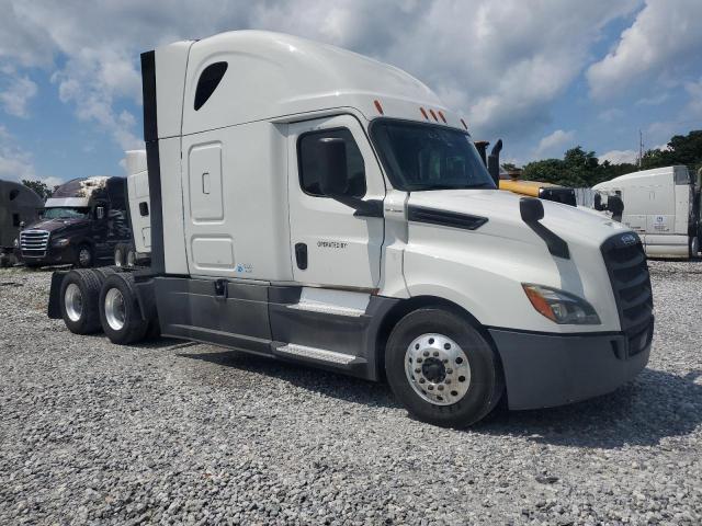 Salvage Freightliner Cascadia 1