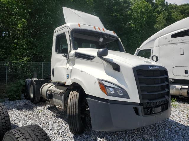  Salvage Freightliner Cascadia 1