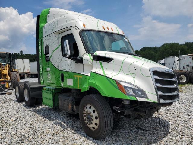  Salvage Freightliner Cascadia 1