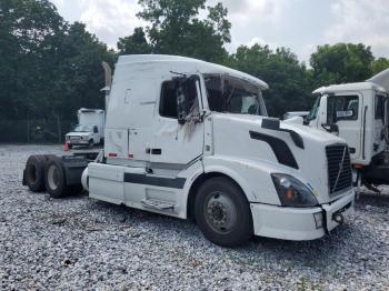 Salvage Volvo Vn