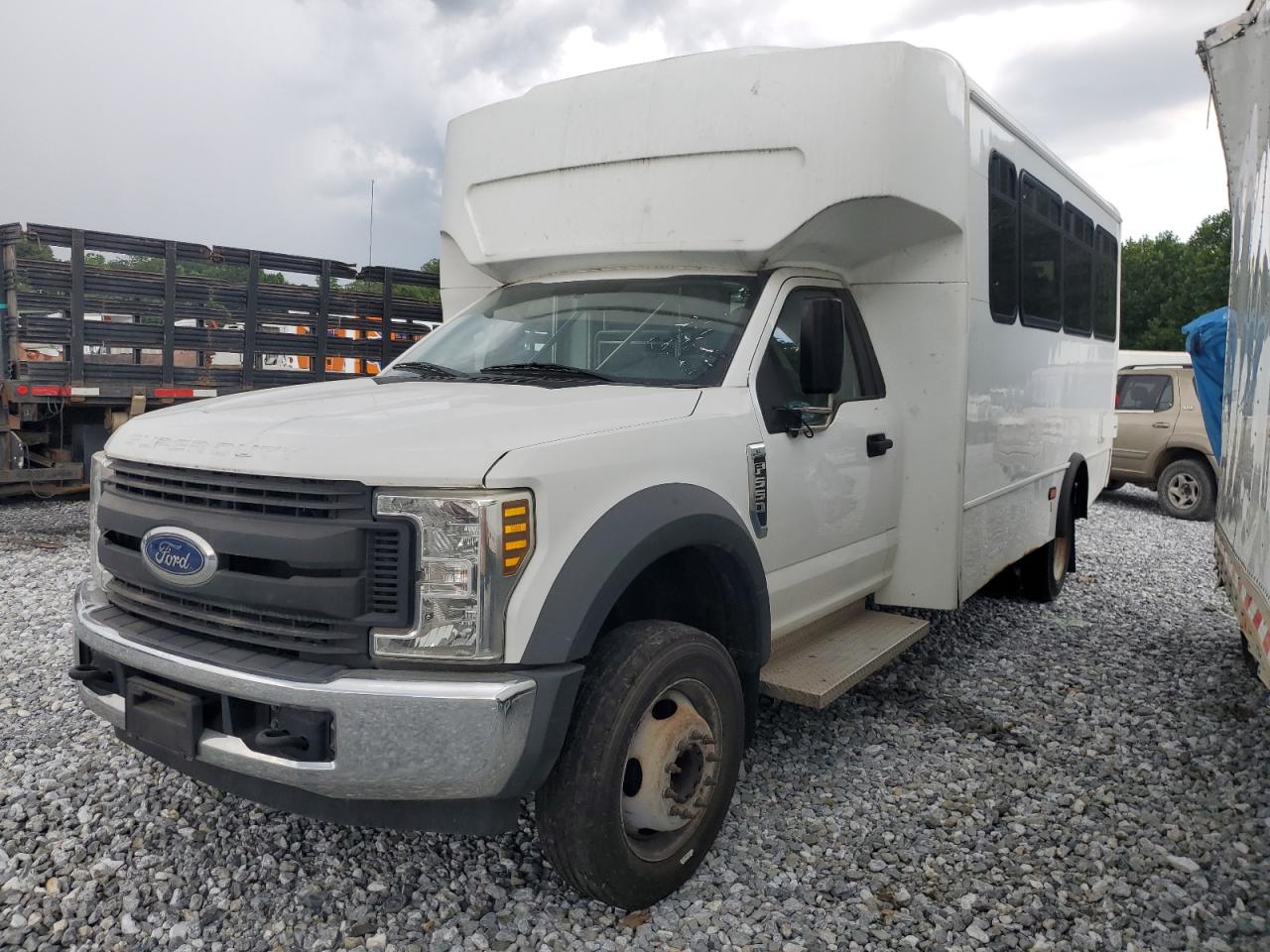 Ford F-550 Super Duty Image 1