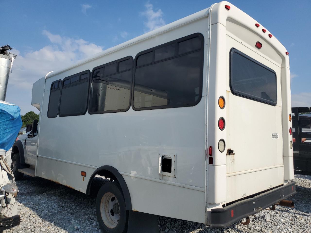 Ford F-550 Super Duty Image 3