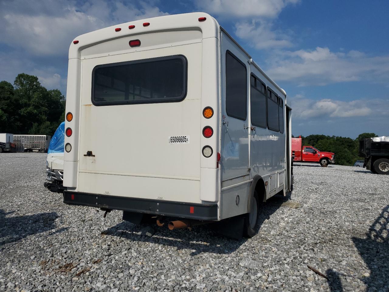 Ford F-550 Super Duty Image 8