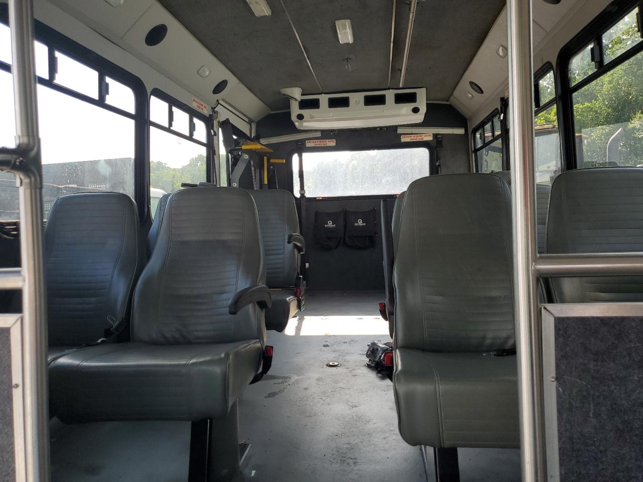 Ford F-550 Super Duty Image 9