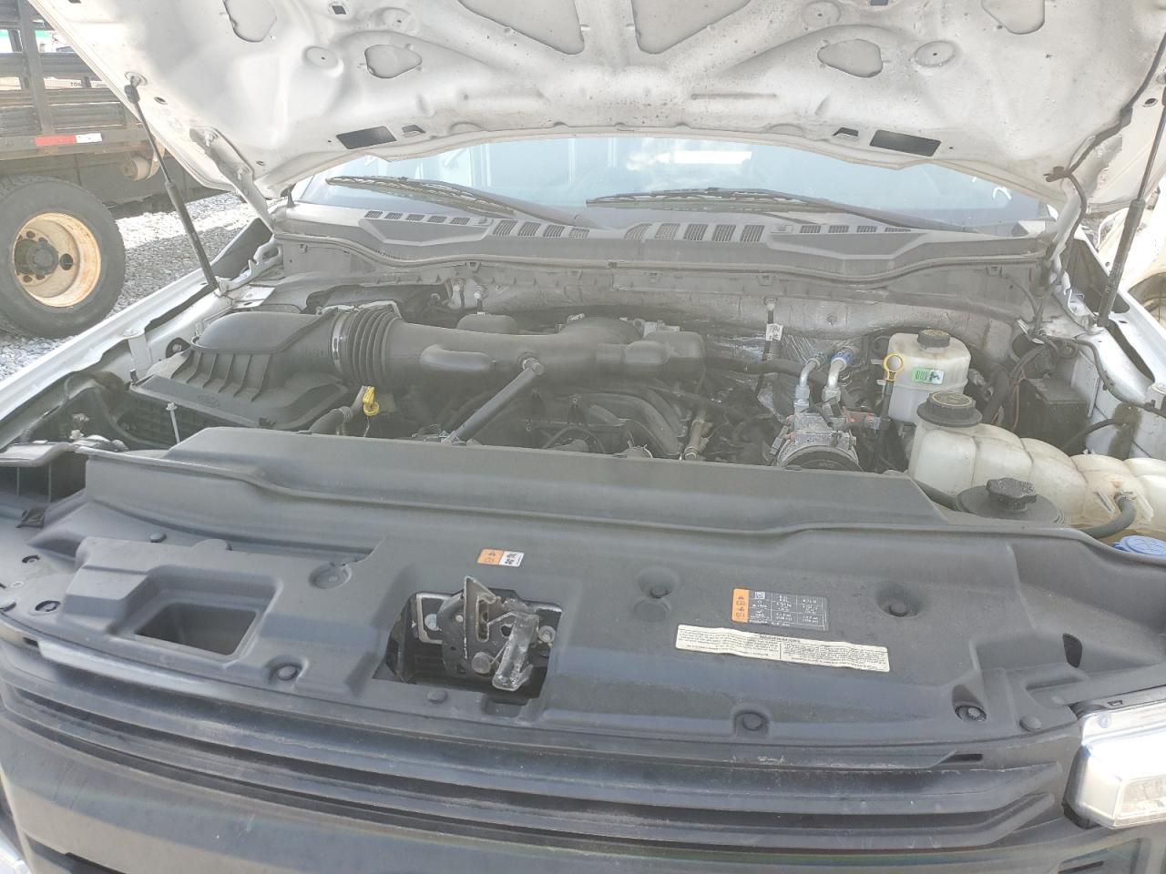 Ford F-550 Super Duty Image 11