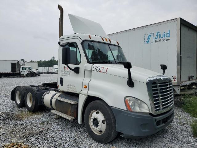  Salvage Freightliner Cascadia 1