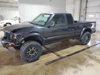  Salvage Chevrolet S-10