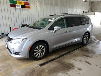 Salvage Chrysler Pacifica