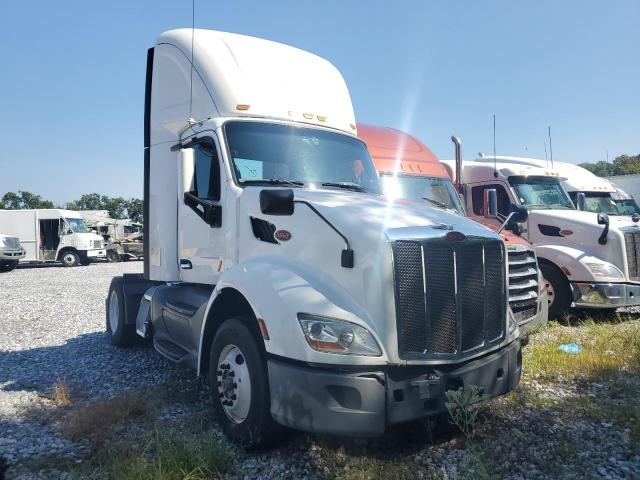  Salvage Peterbilt 579