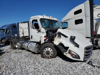  Salvage Freightliner Cascadia 1