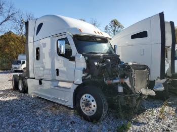  Salvage Freightliner Cascadia 1
