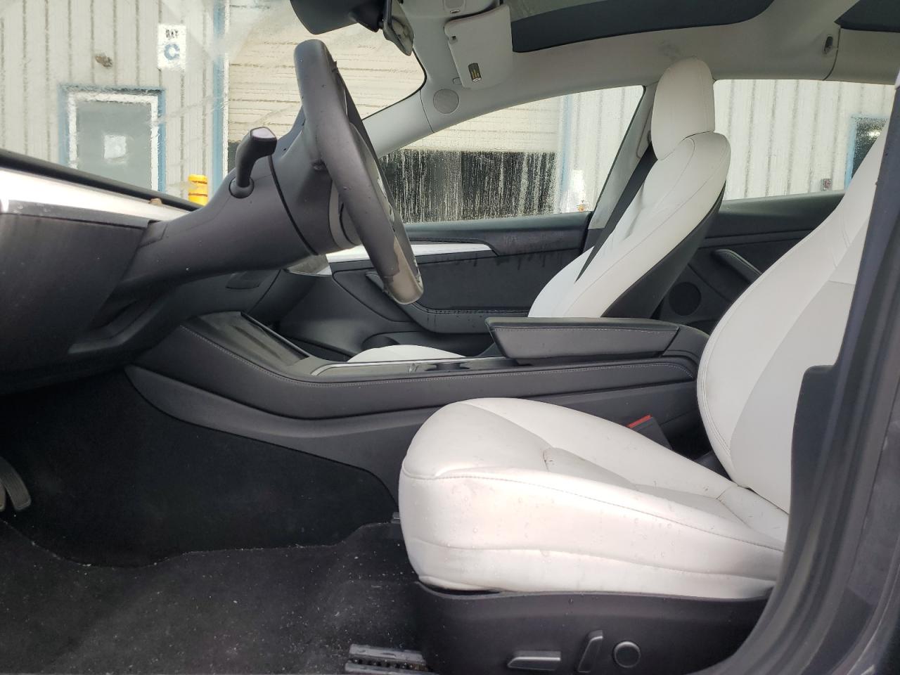 Tesla Model 3 Image 6