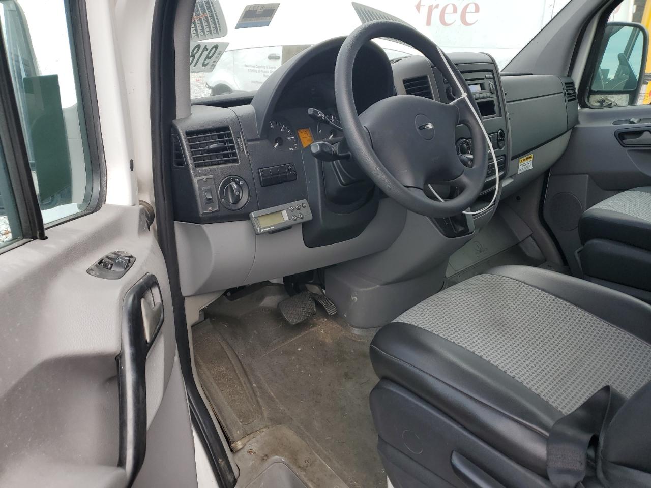 Freightliner Sprinter 2500 Image 2