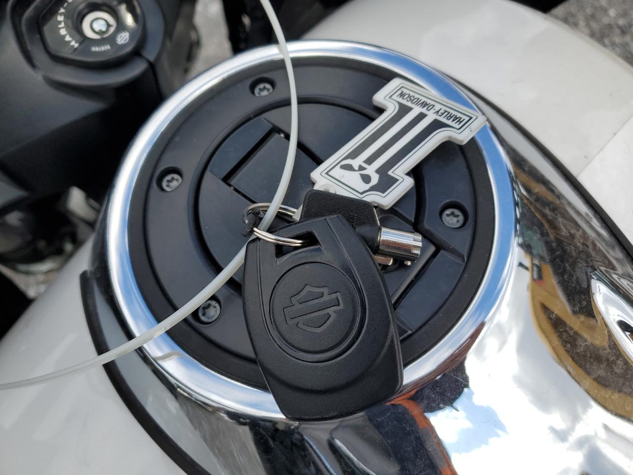 Harley-Davidson Fl Image 8