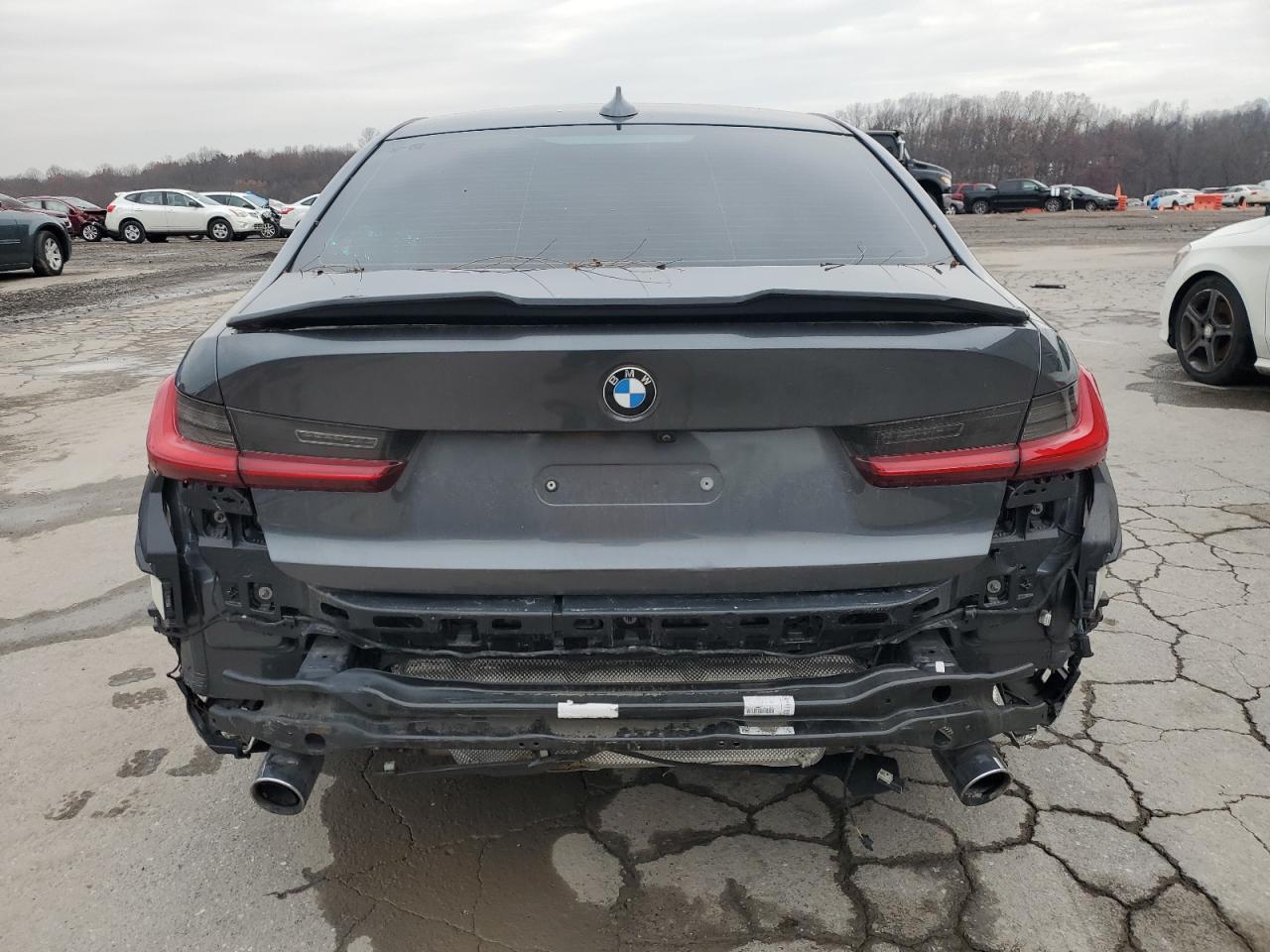 BMW 3 Series Image 6