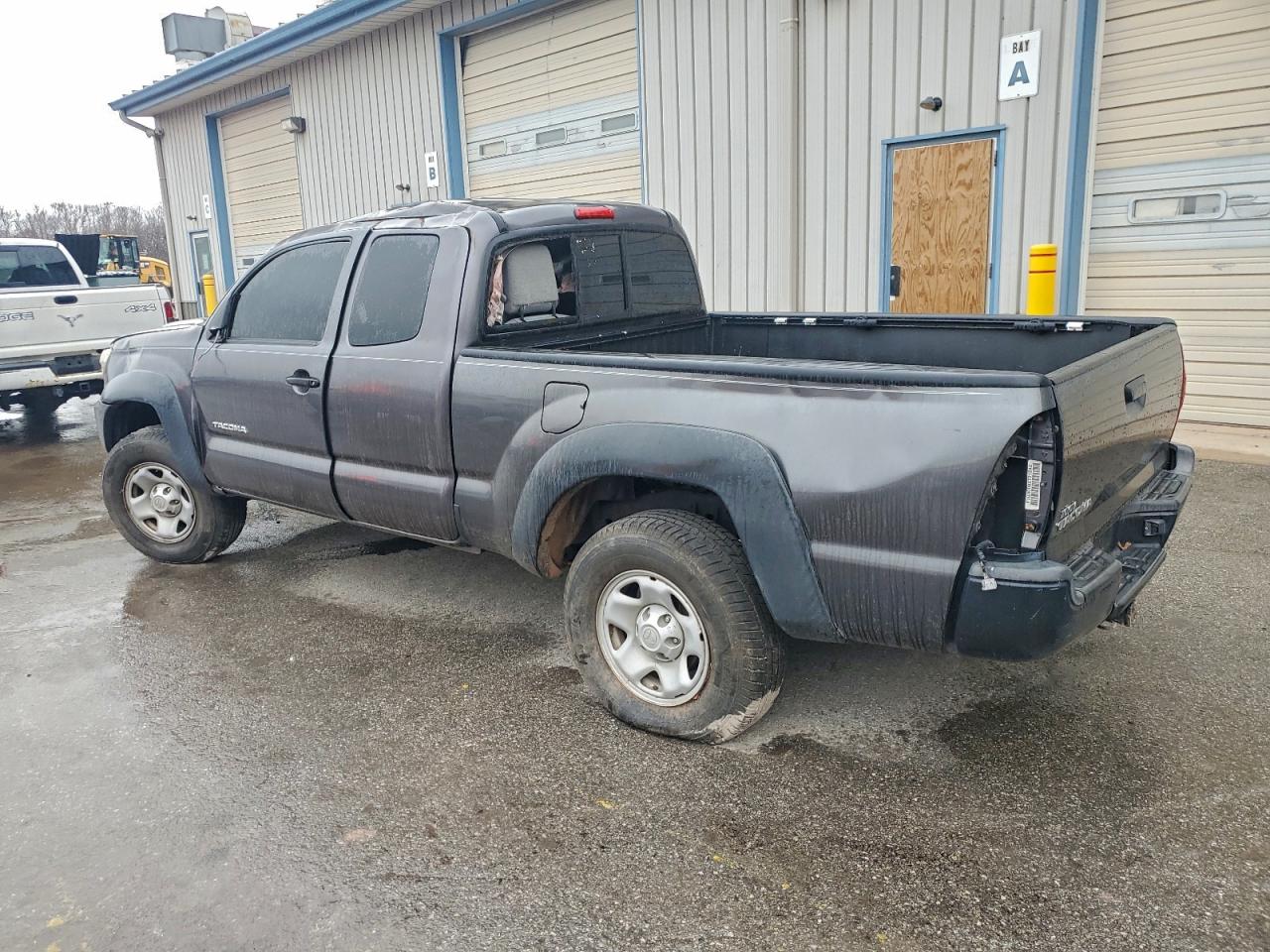 Toyota Tacoma Access Cab Image 3