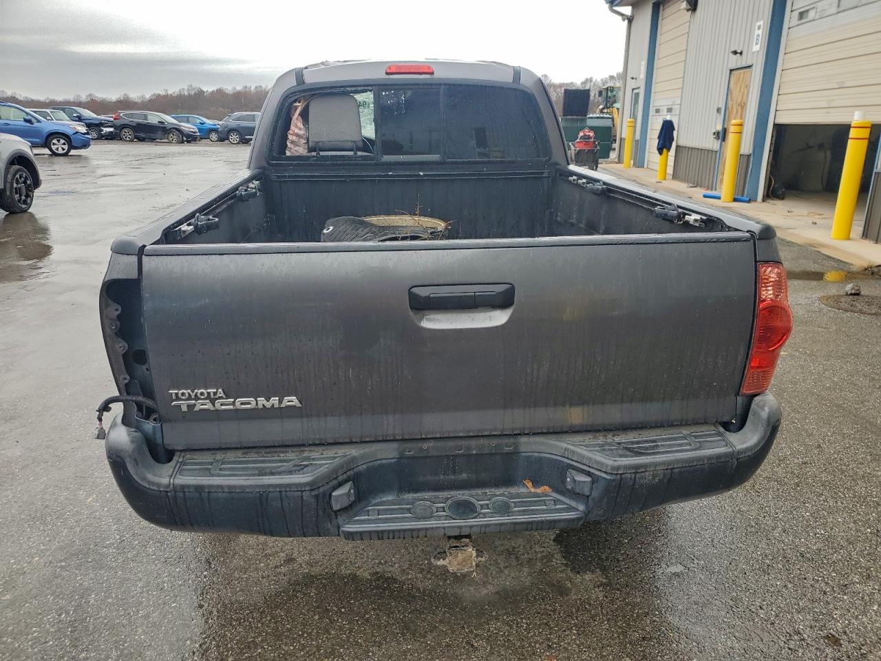 Toyota Tacoma Access Cab Image 11