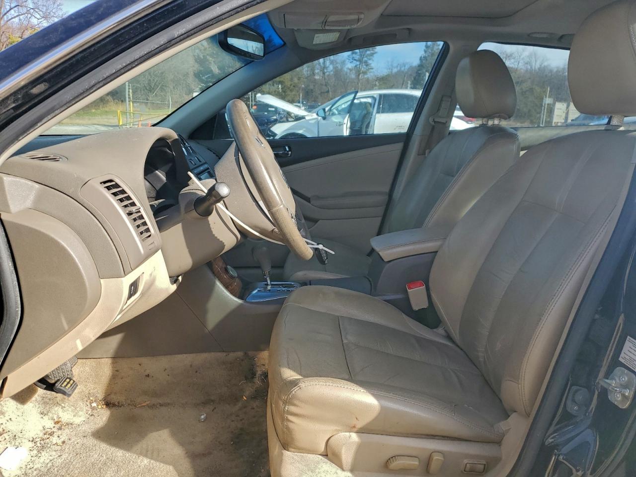 Nissan Altima Base Image 12