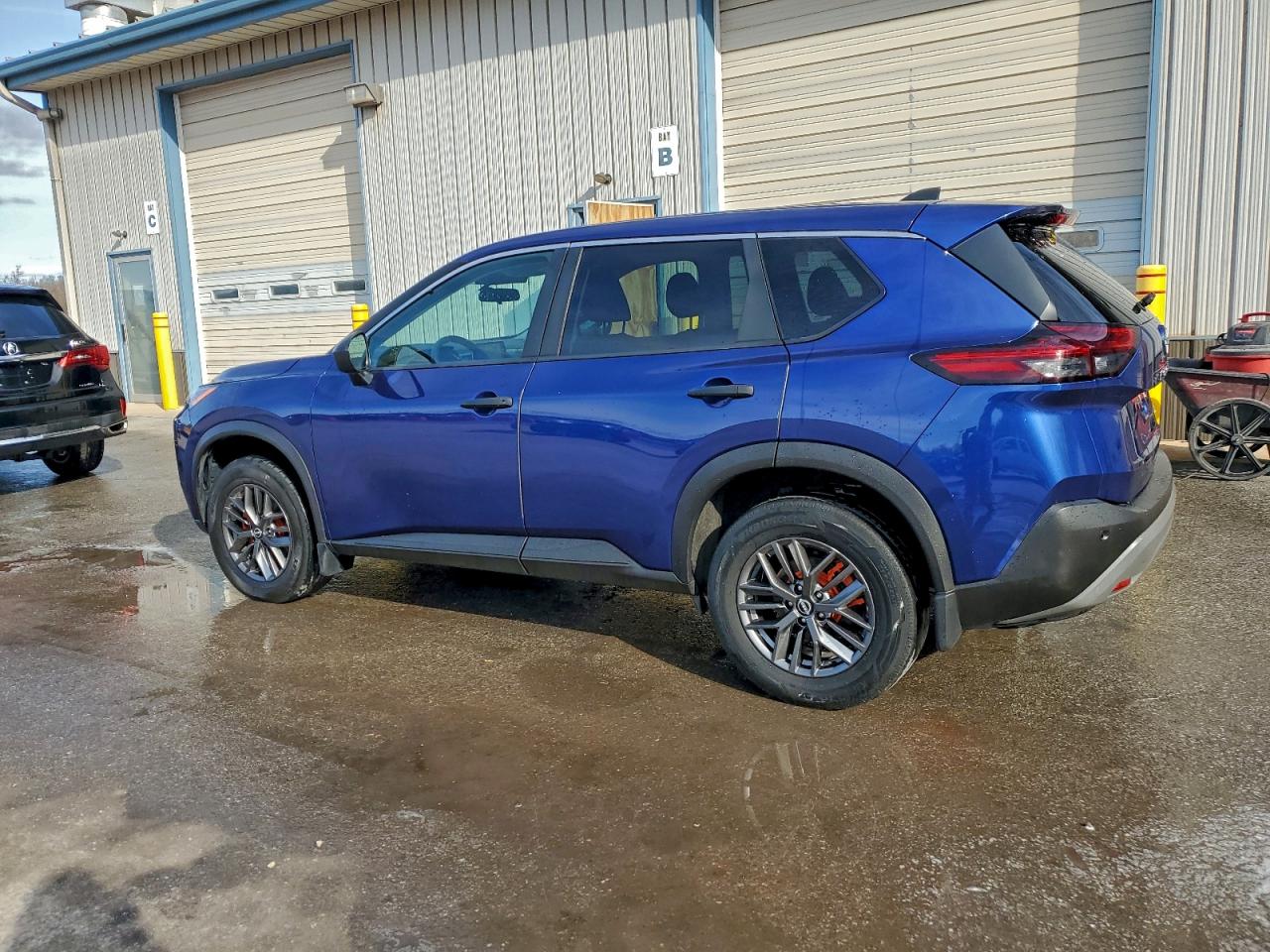 Nissan Rogue S Image 2