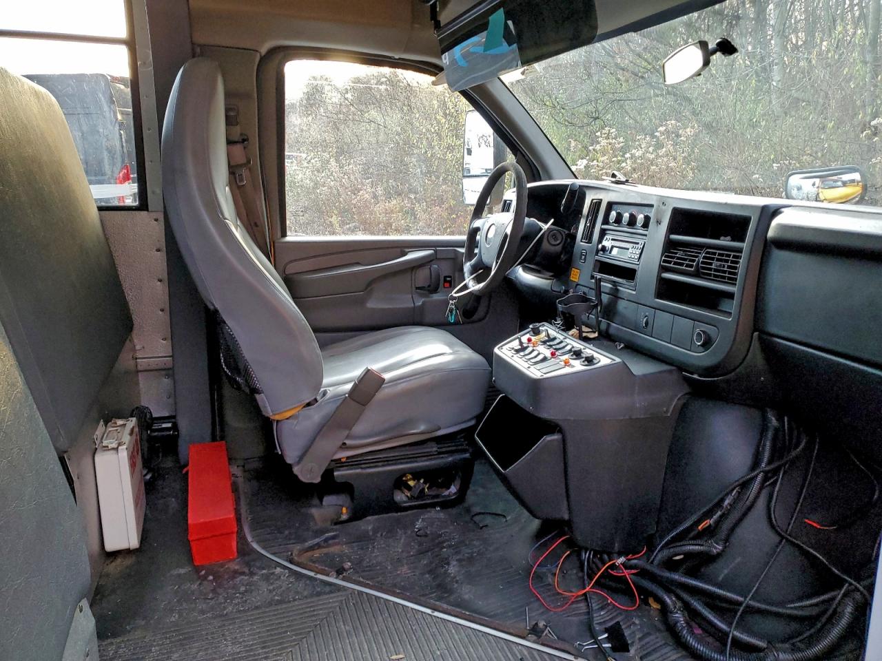 Chevrolet Express Image 4